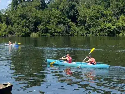 Balade canoë kayak avec des enfants sur la rivière Dordogne