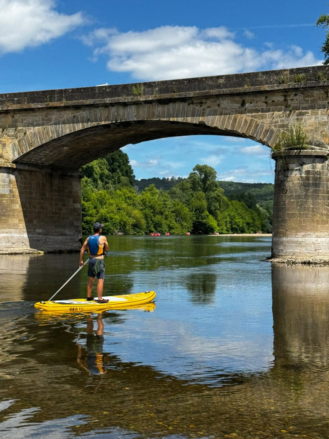 Vacancier en paddle sur la Dorodgne